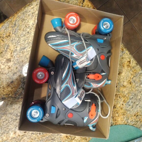 Roller Skates Schwinn Adjustable Fits Sizes 1-2-3-4Challenge Series Flash 2 Grey - Picture 11 of 12